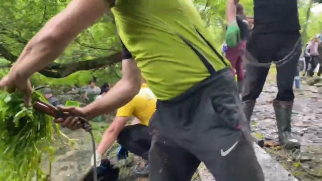 Бабаи. На Удах продолжается субботник. этот раз вычищают от мусора второй остров. смотреть онлайн