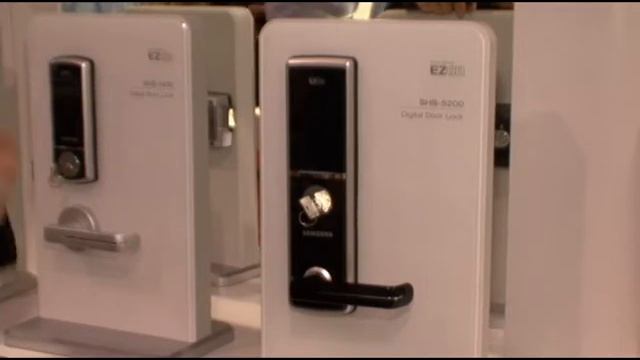 A slim touch-sensitive digital door lock 'Luce' смотреть онлайн