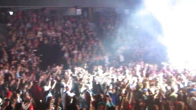 Motley Crue Live concert at Scotiabank Place in Ottawa - Kickstart My Heart смотреть онлайн