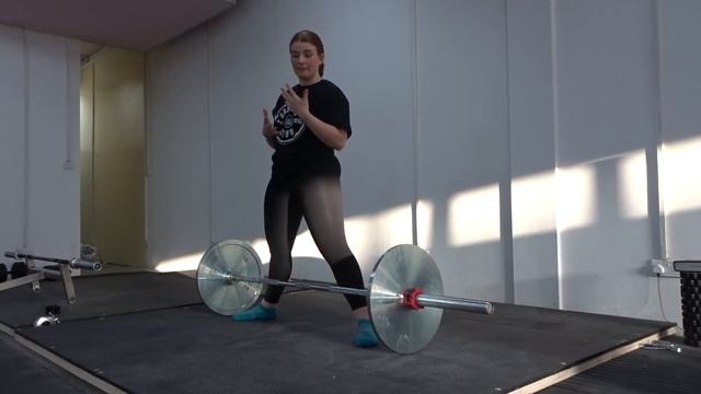 How To Sumo Deadlift - Intro To Sumo with Coach Grace смотреть онлайн
