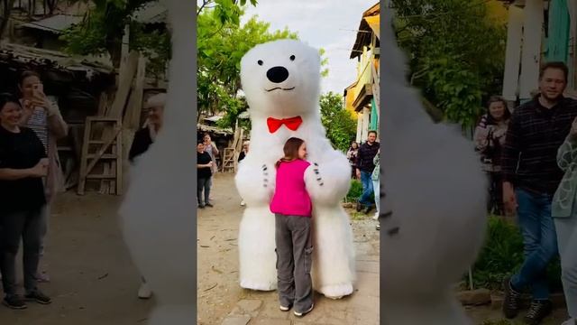 Крутое поздравление от Белого Мишки 🔥 #деньрождения #поздравление #праздник #сюрприз #медведь смотреть онлайн