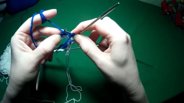 МК по эластичному набору петель для резинки 2х2 с дополнительной нитью для кругового вязания. смотреть онлайн