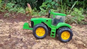 Tractor rescuing tractor in hole синий Трактор спасает трактор из ямы