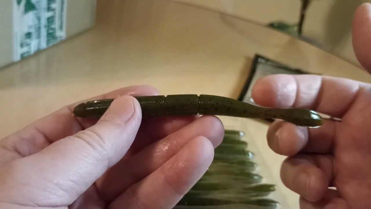 Распаковка посылки с мягкой приманкой 13 Fishing Bubble Butt Worm по заказу Fmagazin