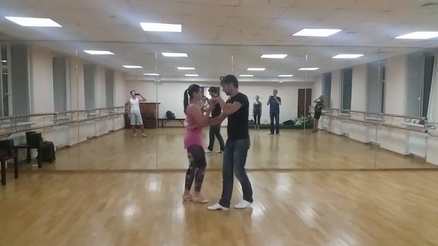 Сальса урок в  Mambotime, средняя/старшая группа, 06.08.2015 смотреть онлайн