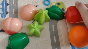 играем в детские овощи и фрукты для малышей на липучках