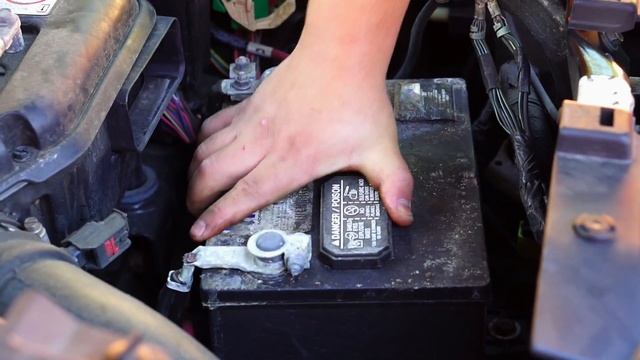 Jeep Compass - How to Install New Car Battery - The Bike Corner смотреть онлайн