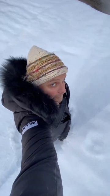 Как можно застрять ногой в снегу пара кадров из деревни / музыка: Семён Фролов - Деревня моя #short смотреть онлайн