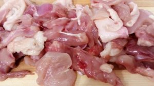 Густой суп с куриным окорочком и соевым соусом