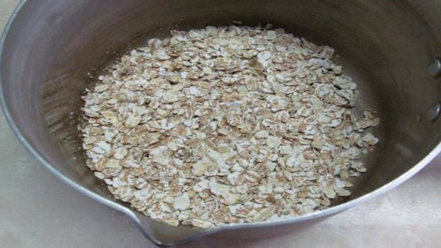 Овсянка с сыром глазуньей и сальсой
