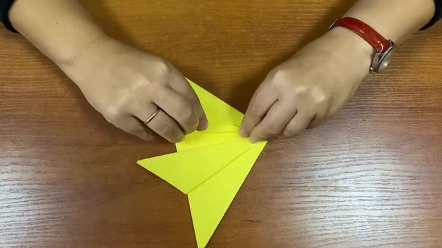 Рухлива жабка в техніці оригамі
