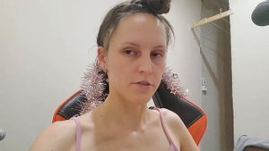 Мой день по часам 16 декабря: уборка, поход в больницу, стримы, монтаж, уход за волосами, книги