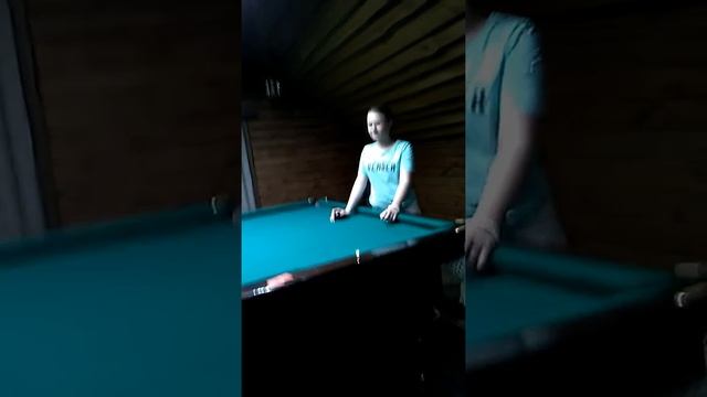 Сеня и Зоя рубятсяв бильярд смотреть онлайн