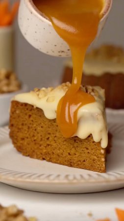 Морковный кекс с кремом и карамелью 🥮