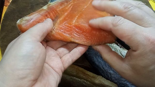 Как засолить горбушу, форель и других лососей на копчение