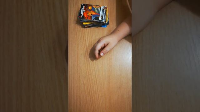 ЖЕНЯ ПОКАЗЫВАЕТ КАРТОЧКИ ПРО ЧЕРЕПАШЕК НИНДЗЯ смотреть онлайн