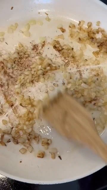 One Pan Creamy Tuscan Salmon! Easy weeknight meal! 🙌🏻 #shorts #fyp #food #shortvideo #healthy смотреть онлайн