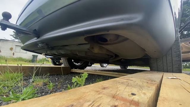 E38 2001 728i stock exhurst sound. смотреть онлайн