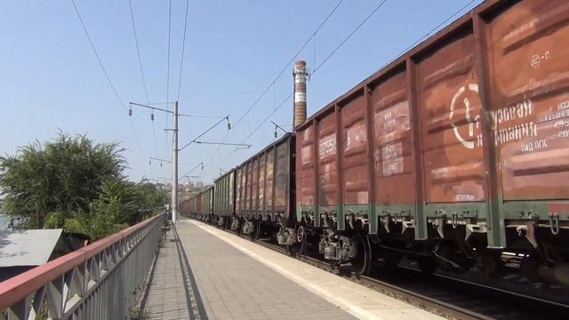 Электровоз ВЛ80С-016/093 с грузовым поездом