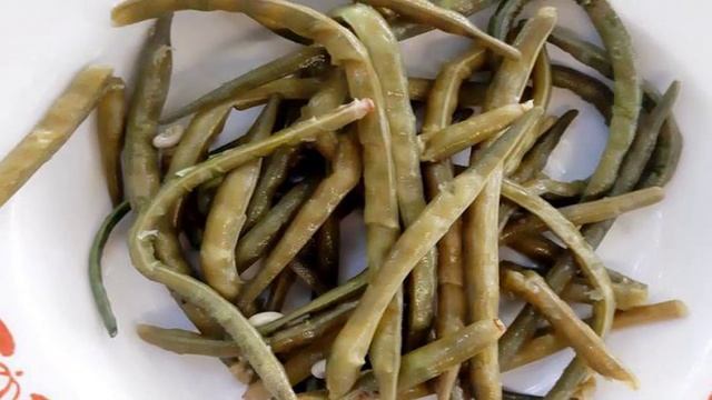 Спаржевая фасоль с цуккини и помидорами под моцареллой