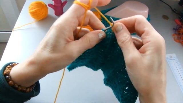 МОДНЫЕ ПРОСТЫЕ СЛЕДОЧКИ ТАПОЧКИ НА 2 СПИЦАХ БЕЗ ШВА НА ПОДОШВЕ ДЛЯ НОВИЧКОВ "ALLOA"! | HONEY AND AN смотреть онлайн