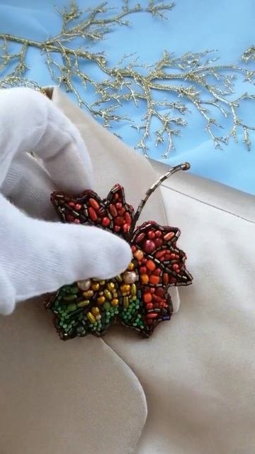 Осенняя брошь «кленовый лист» Autumn brooch pin "maple leaf" – handmade.