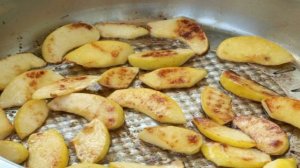 Шарлотка с айвой