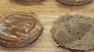 Бисквитное пирожное с вареной сгущенкой и бананом