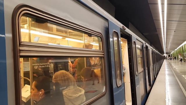 Электропоезд 81-760/761 "Ока" на станции Раменки СолЛ смотреть онлайн