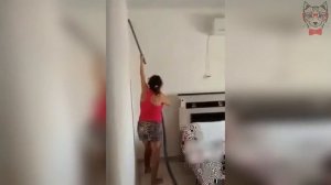 Девушка и уборка