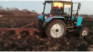 Пахота на тракторе МТЗ 82.1 с плугом ПЛН3.35