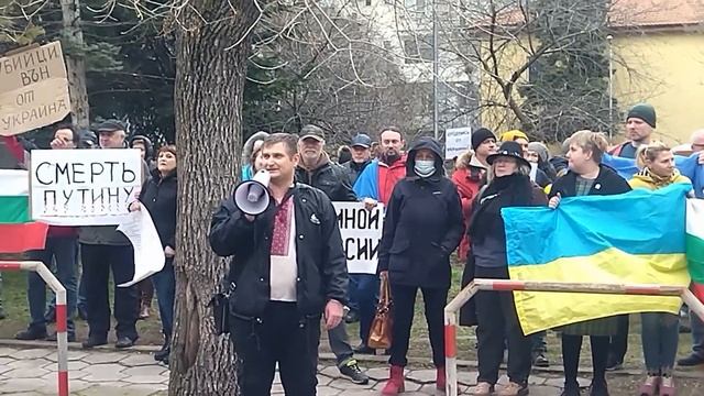 Moreto.net - Варна: Украинци, българи и руснаци naпротест пред руското консулство във Варна смотреть онлайн