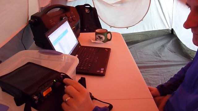 Field Day 2015 - QRP with the Yaesu FT-817 in the Pouring Rain смотреть онлайн