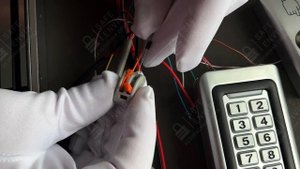 Подключение электромагнитного замка к кодонаборной панели SafeEnvir SF-600WE