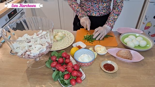 Sałatka wiosenna z jajkiem i rzodkiewką - zdrowa i pełna witamin смотреть онлайн