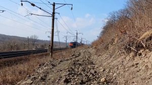 Электровозы Э5К-023 с диагностическими комплексами и ЭП1-294 с поездом №010Н Москва-Владивосток.