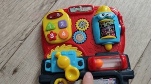 играем в детскую интерактивную игрушку для малышей