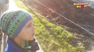 Про трактор. Техника буксует в грязи Видео для детей Kids video about tractor