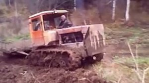 трактор дт-75 в лесу после дождя (2-е видео)