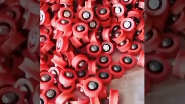 Sliding window roller bearing with nylon injection