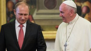 Путин: Папа римский Франциск помогал развитию диалога между РПЦ и Римско-католической церковью