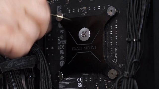 Build SPAZIALE con il ROG Hyperion GR701 - TUTORIAL CUSTOM LOOP ft. @Drakoit-Official смотреть онлайн