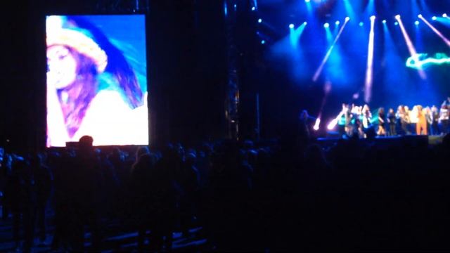 M.I.A. - PAPER PLANES смотреть онлайн