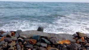 Тайфун на море дамбе