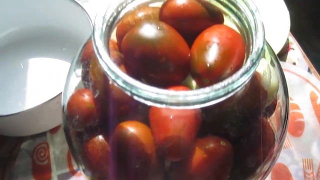 И сок выпивается без остатка. Необыкновенно вкусные помидоры на зиму без уксуса.