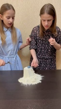 Кто выиграл челлендж с мукой? #shorts #funny #challange
