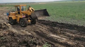 UNK 320 , фронтальный погрузчик.