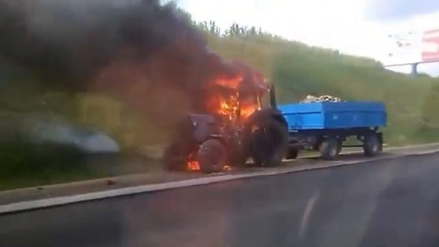 Горящий трактор на МКАД Минск смотреть онлайн