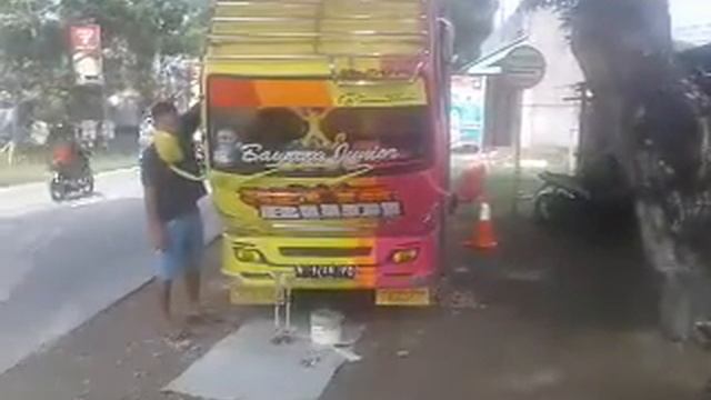 Klakson angin Truk Canter смотреть онлайн