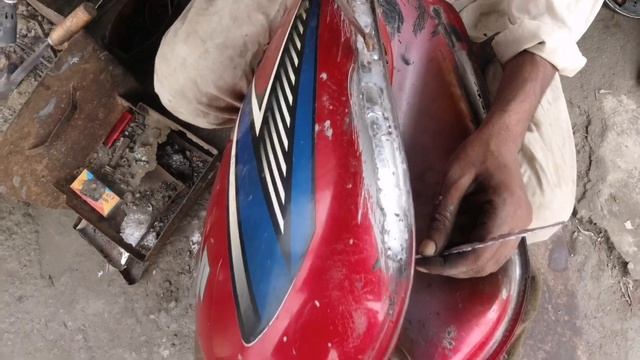 Motorcycle Petrol Fuel Tank Leak Repair | Suzuki GS 150 смотреть онлайн